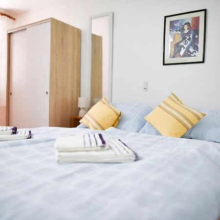 Luka'S Amber Rooms In The Center Of Trogir Extérieur photo
