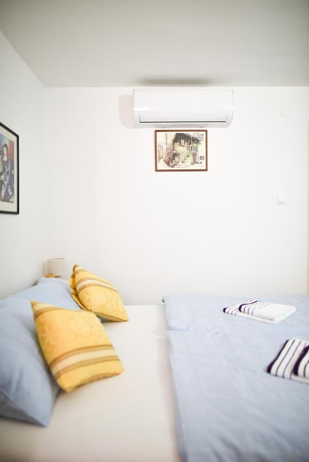 Luka'S Amber Rooms In The Center Of Trogir Extérieur photo