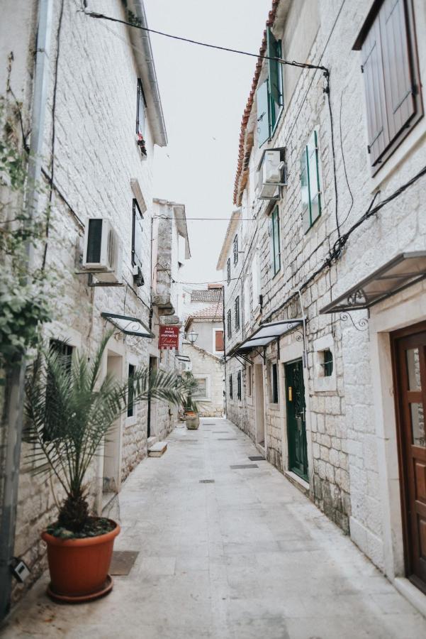 Luka'S Amber Rooms In The Center Of Trogir Extérieur photo