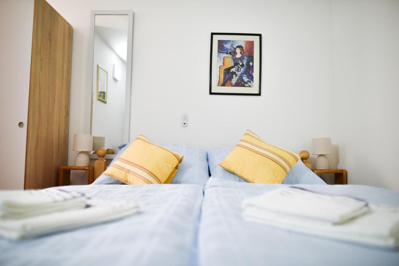 Luka'S Amber Rooms In The Center Of Trogir Extérieur photo