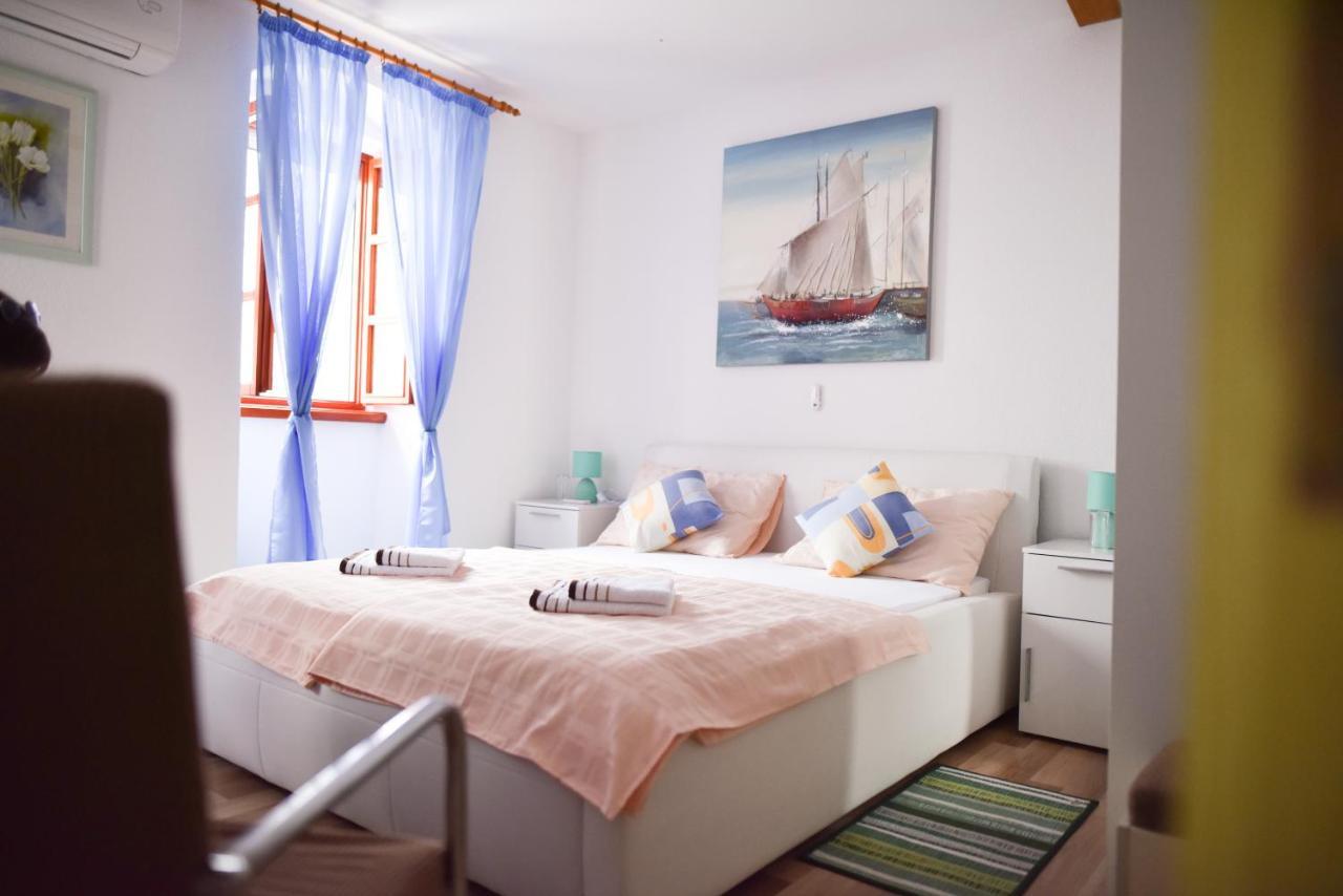 Luka'S Amber Rooms In The Center Of Trogir Extérieur photo